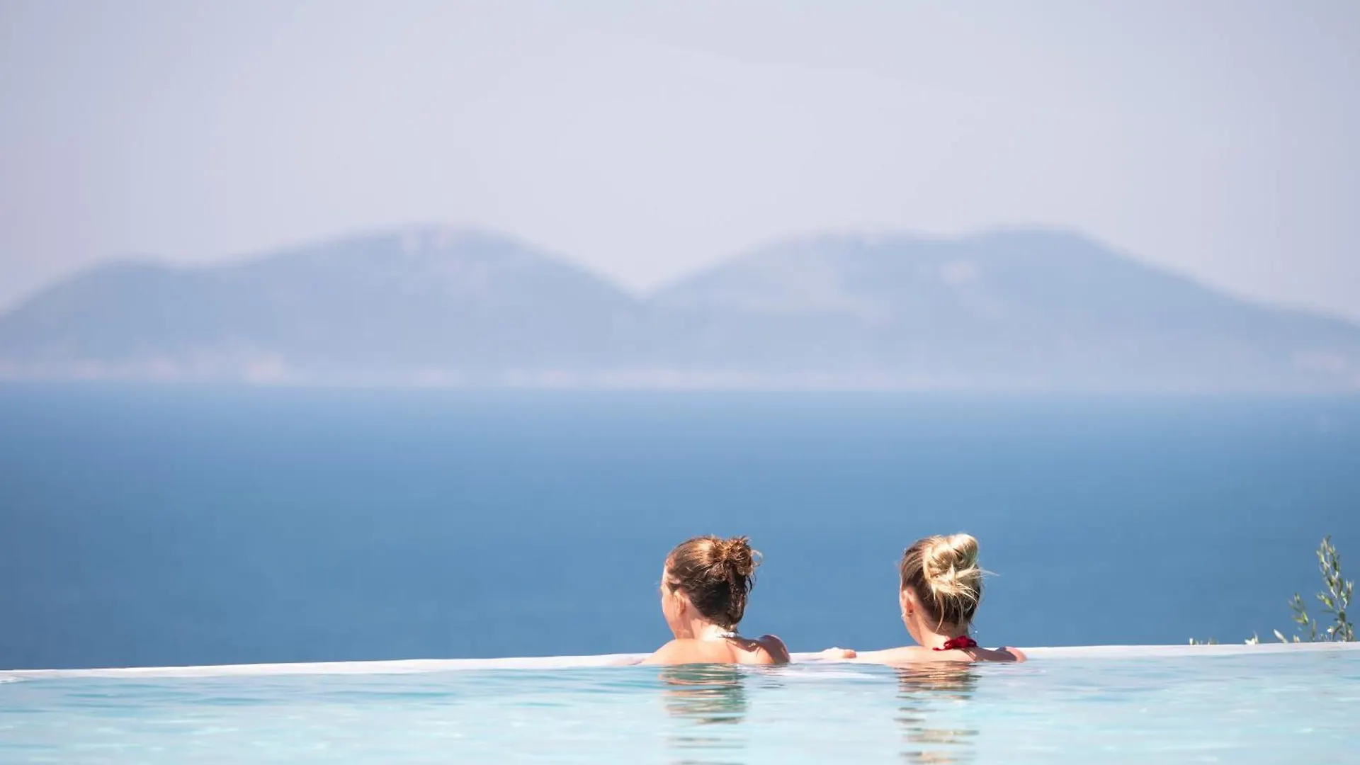Nobus Hotel & Spa Radhimë 4*,  Albanie