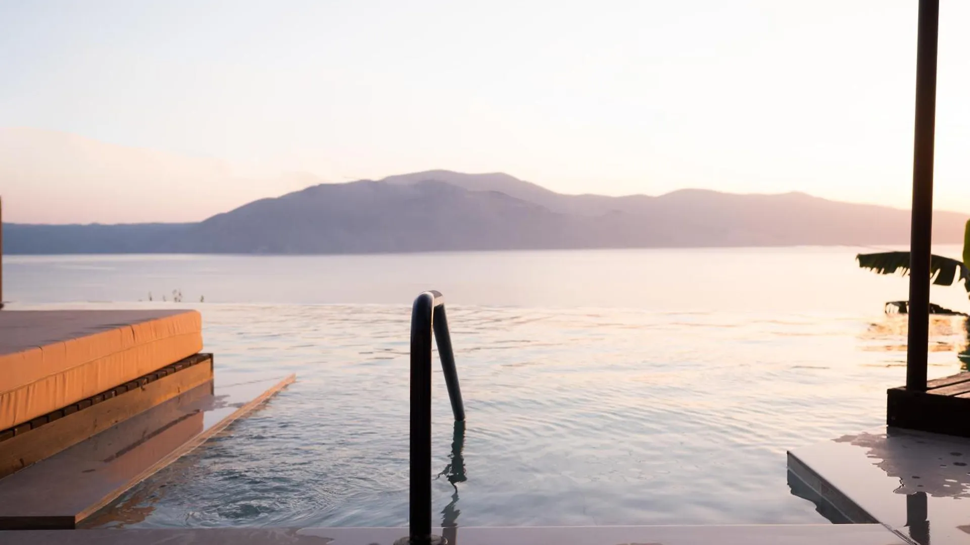 Nobus Hotel & Spa Radhimë